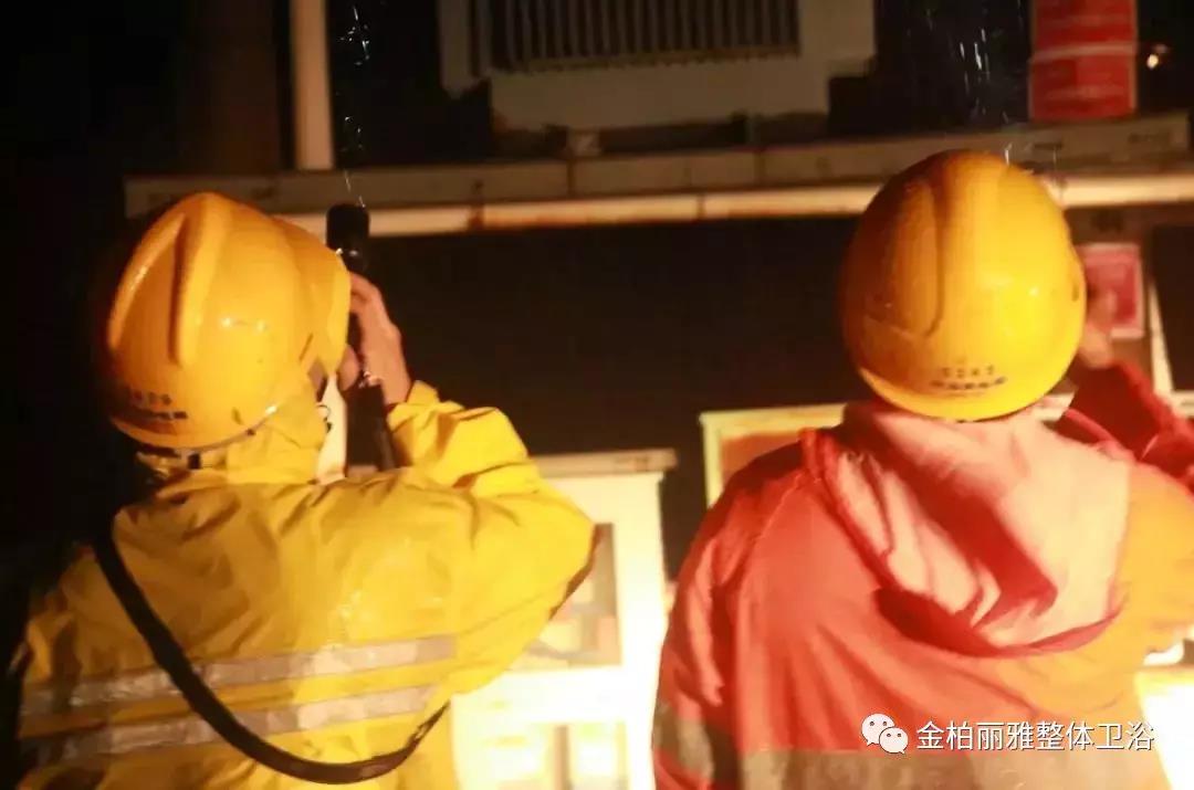 致敬逆风而行的人:“山竹”不可爱,但你们很可爱! 致敬逆风而行的人:“山竹”不可爱,但你们很可爱!