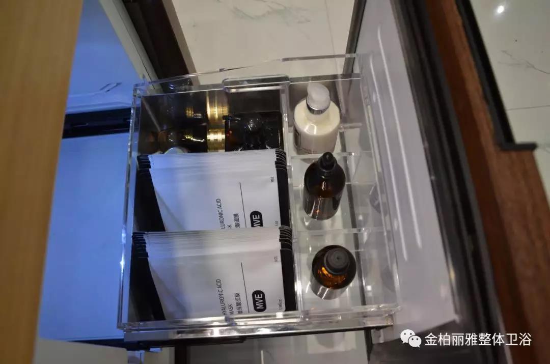 化妆品可以放在浴室吗